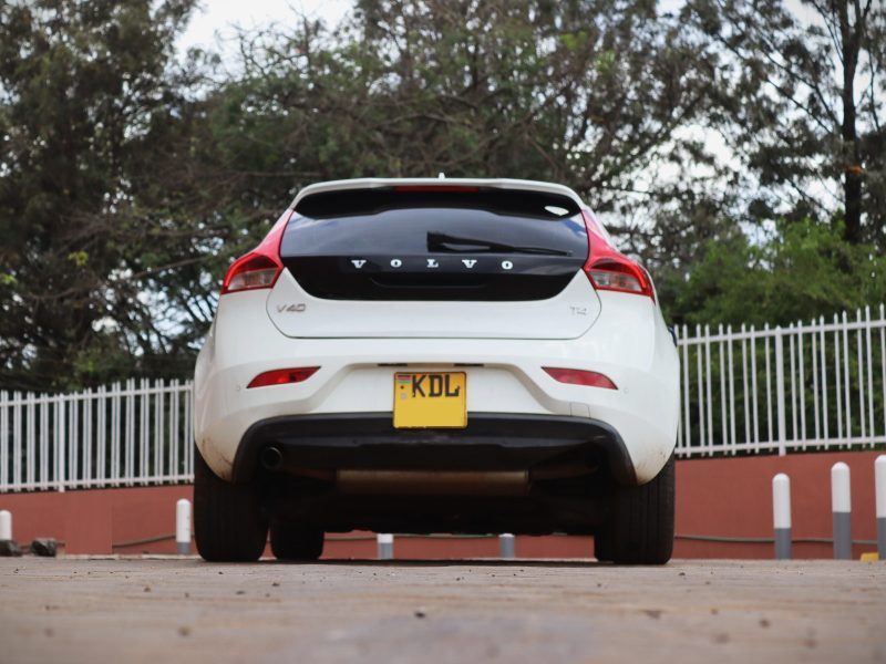 🚗 2016 VOLVO V40 T4 – WHITE • 2000CC TURBO • SPORTY LUXURY HATCHBACK