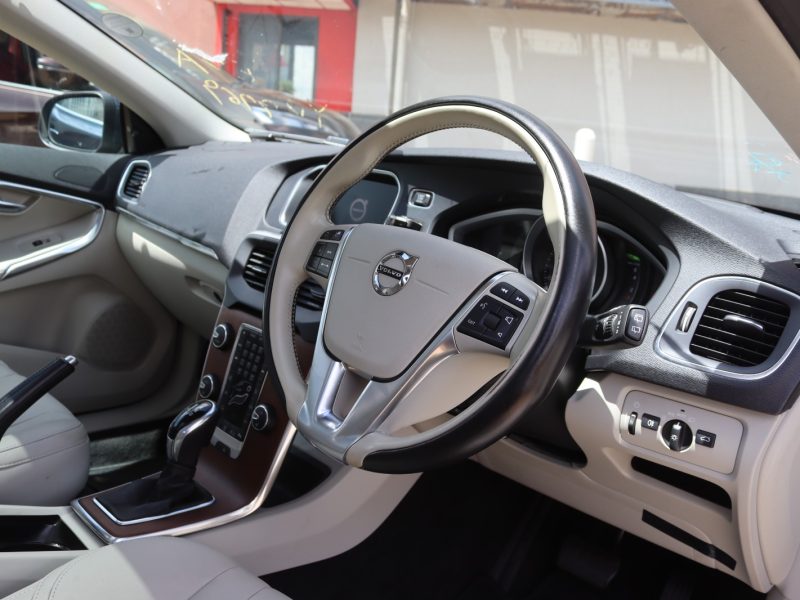 🚗 2020 VOLVO V40 T3 – BLUE • 1500CC TURBO • MOONROOF • HARMAN KARDON