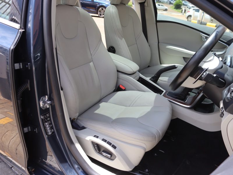 🚗 2020 VOLVO V40 T3 – BLUE • 1500CC TURBO • MOONROOF • HARMAN KARDON