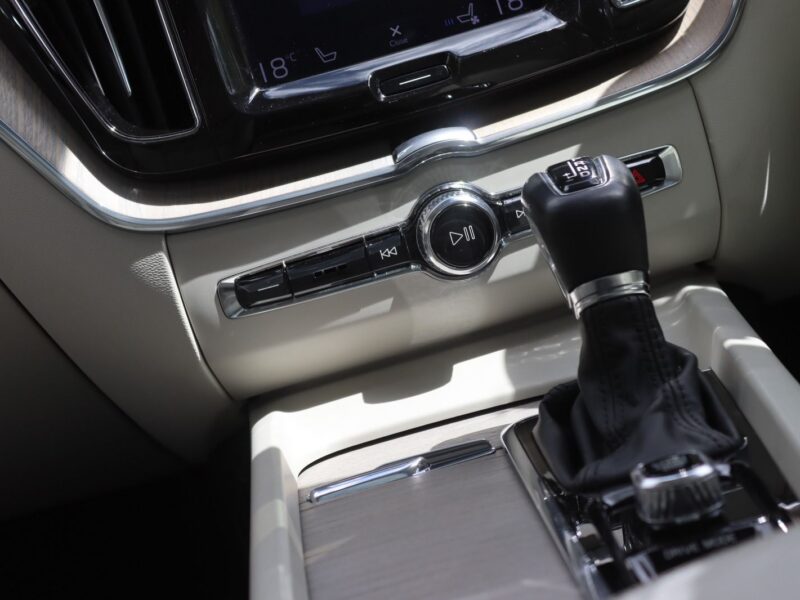 🚗 2019 VOLVO XC60 T5 INSCRIPTION – ELEGANT WHITE • 2000CC PETROL TURBO • BOWERS & WILKINS • AIR SUSPENSION