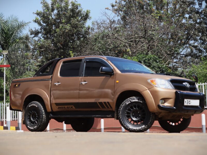 🚙 2010 TOYOTA HILUX – BROWN • 2800CC DIESEL • TOUGH • RELIABLE • WORKHORSE PICKUP