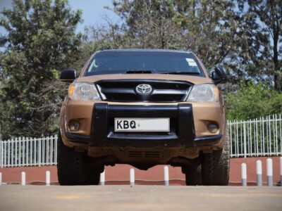 🚙 2010 TOYOTA HILUX – BROWN • 2800CC DIESEL • TOUGH • RELIABLE • WORKHORSE PICKUP