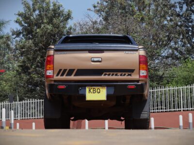 🚙 2010 TOYOTA HILUX – BROWN • 2800CC DIESEL • TOUGH • RELIABLE • WORKHORSE PICKUP