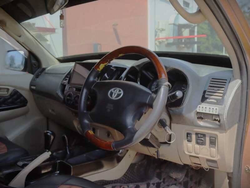 🚙 2010 TOYOTA HILUX – BROWN • 2800CC DIESEL • TOUGH • RELIABLE • WORKHORSE PICKUP