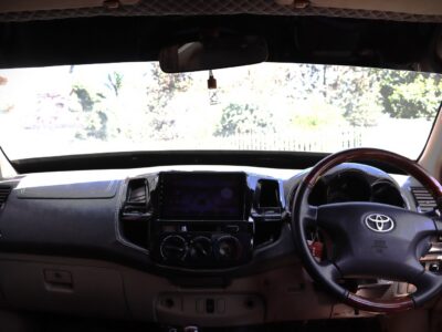 🚙 2010 TOYOTA HILUX – BROWN • 2800CC DIESEL • TOUGH • RELIABLE • WORKHORSE PICKUP