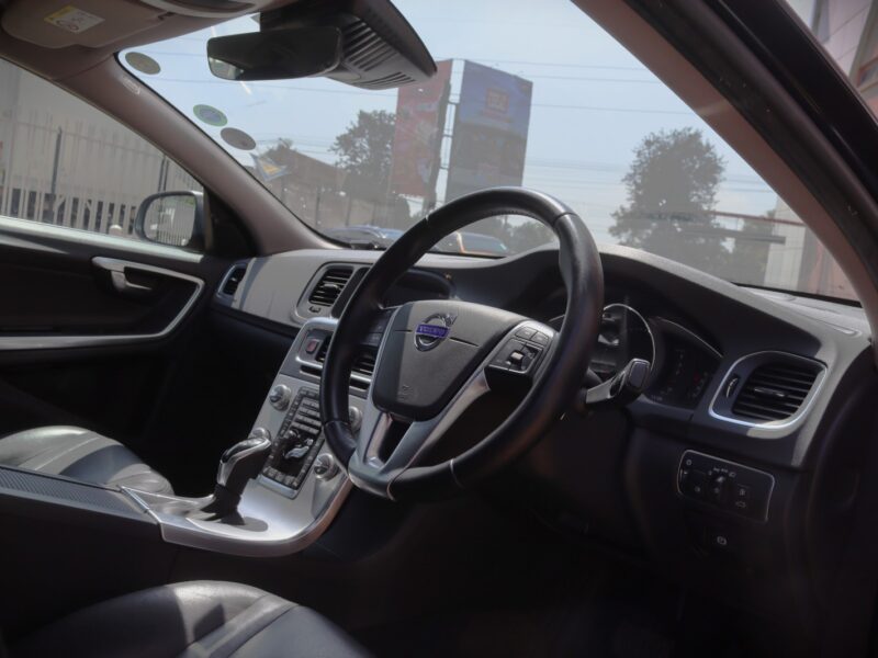 🚗 2018 VOLVO S60 D4 – BLACK • 2000CC TURBO DIESEL • SUNROOF • HARMAN KARDON