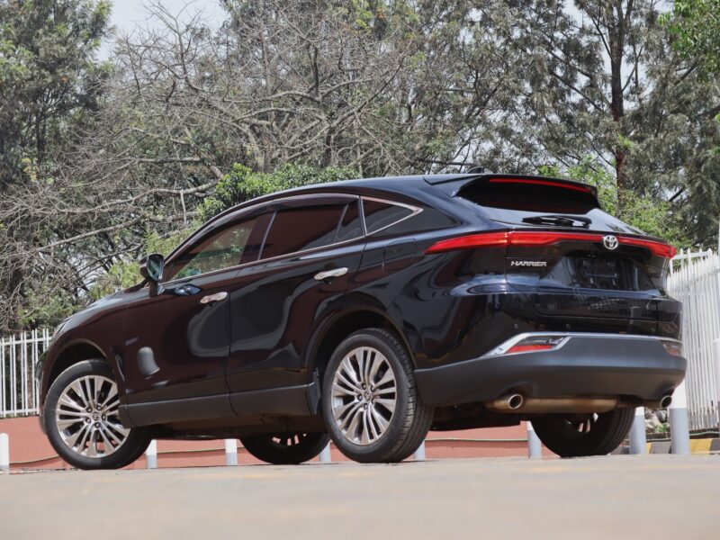 🚗 2022 TOYOTA HARRIER – 2000CC PETROL • PANORAMIC SUNROOF • PREMIUM LUXURY SUV