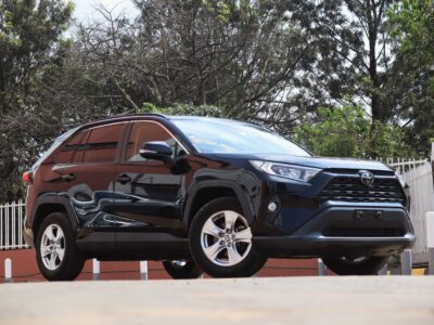 🚗 2020 TOYOTA RAV4 – BLACK • 2000CC PETROL • PREMIUM SUV