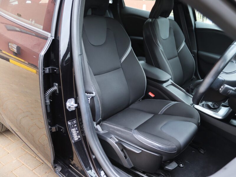 🚗 2020 VOLVO V40 T3 – BLACK • 1500CC TURBO PETROL • PREMIUM HATCHBACK • SCANDINAVIAN LUXURY