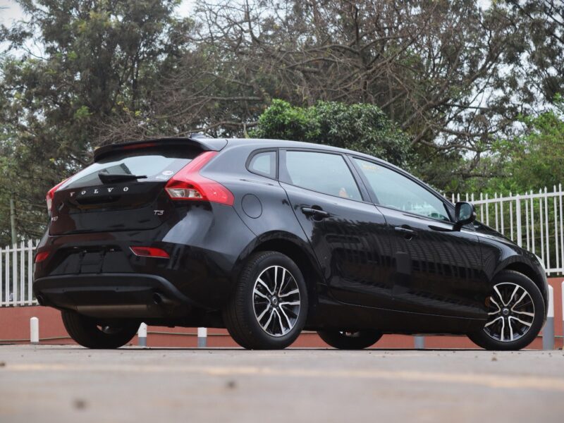 🚗 2020 VOLVO V40 T3 – BLACK • 1500CC TURBO PETROL • PREMIUM HATCHBACK • SCANDINAVIAN LUXURY