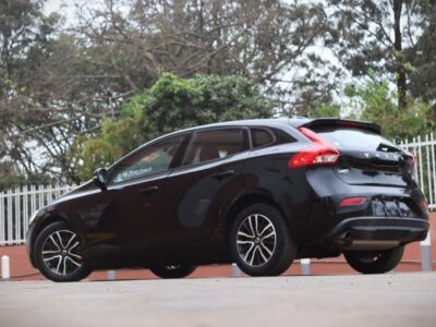 🚗 2020 VOLVO V40 T3 – BLACK • 1500CC TURBO PETROL • PREMIUM HATCHBACK • SCANDINAVIAN LUXURY
