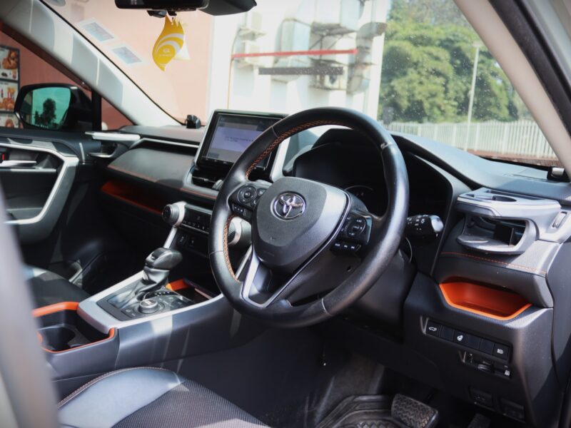 🚗 2019 TOYOTA RAV4 ADVENTURE – 2000CC PETROL • AWD • SUNROOF • LEATHER SEATS