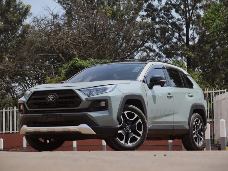 🚗 2019 TOYOTA RAV4 ADVENTURE – 2000CC PETROL • AWD • SUNROOF • LEATHER SEATS