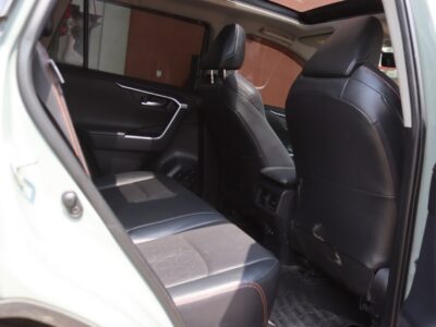 🚗 2019 TOYOTA RAV4 ADVENTURE – 2000CC PETROL • AWD • SUNROOF • LEATHER SEATS