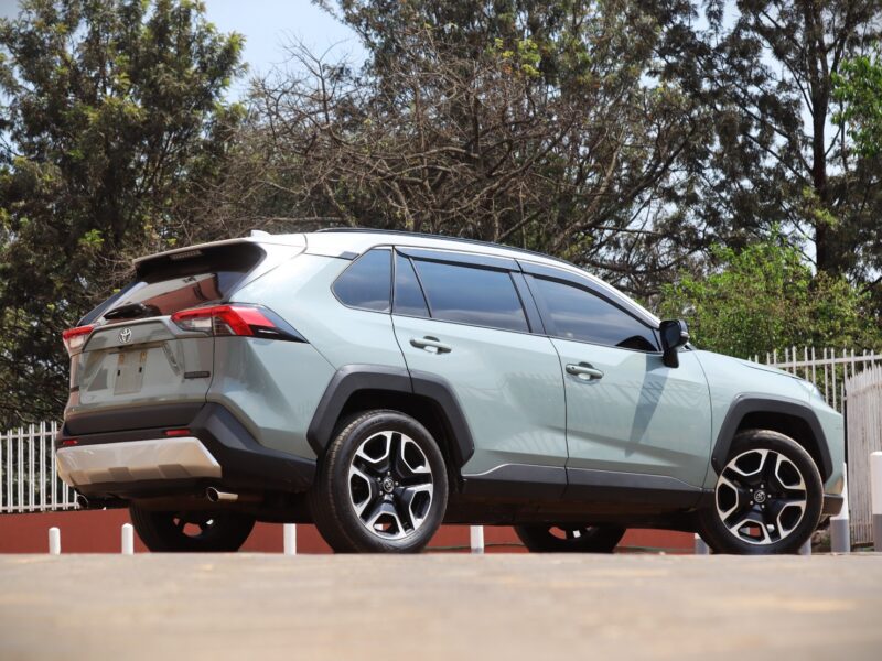 🚗 2019 TOYOTA RAV4 ADVENTURE – 2000CC PETROL • AWD • SUNROOF • LEATHER SEATS