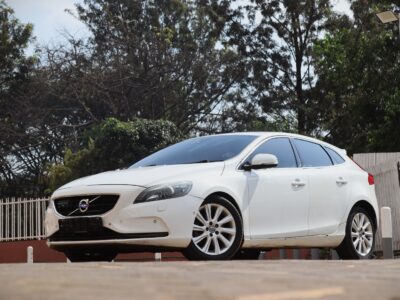 🚗 2015 VOLVO V40 T4 – 1600CC PETROL TURBO • PREMIUM HATCHBACK • SCANDINAVIAN LUXURY