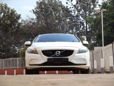 🚗 2015 VOLVO V40 T4 – 1600CC PETROL TURBO • PREMIUM HATCHBACK • SCANDINAVIAN LUXURY