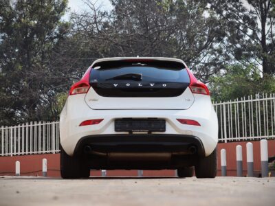 🚗 2015 VOLVO V40 T4 – 1600CC PETROL TURBO • PREMIUM HATCHBACK • SCANDINAVIAN LUXURY