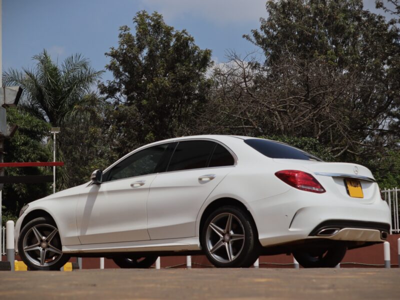 🚗 2018 MERCEDES-BENZ C200 – WHITE • 2000CC TURBO PETROL • PREMIUM EXECUTIVE SEDAN