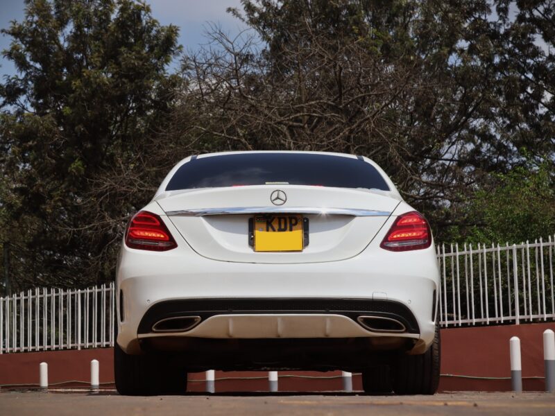🚗 2018 MERCEDES-BENZ C200 – WHITE • 2000CC TURBO PETROL • PREMIUM EXECUTIVE SEDAN