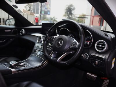 🚗 2018 MERCEDES-BENZ C200 – WHITE • 2000CC TURBO PETROL • PREMIUM EXECUTIVE SEDAN