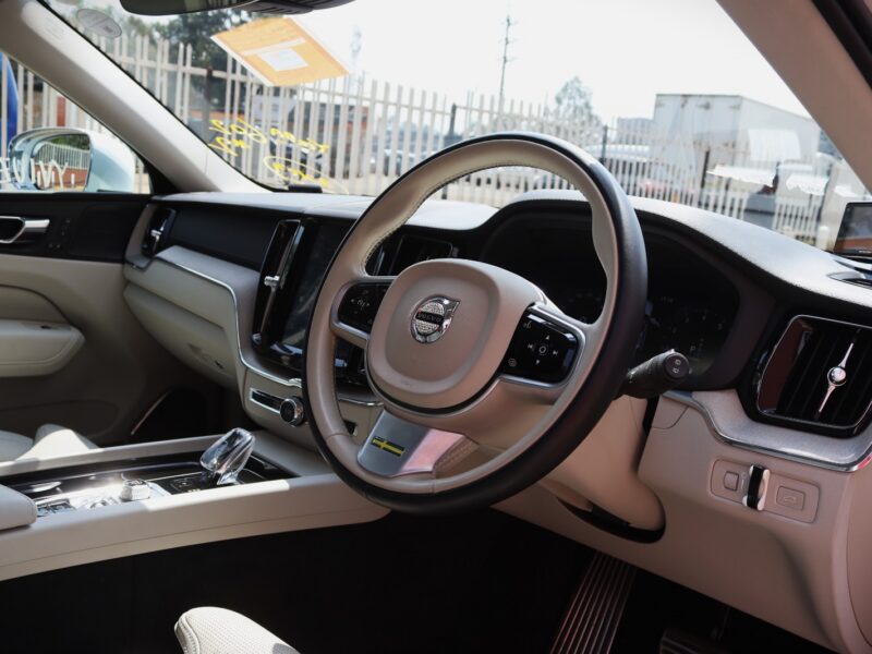 🚗 2020 VOLVO XC60 B5 INSCRIPTION – ELEGANT WHITE • 2000CC MILD HYBRID TURBO PETROL • LUXURY SUV