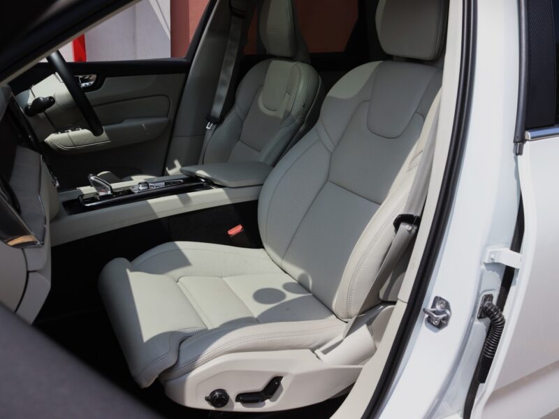 🚗 2020 VOLVO XC60 B5 INSCRIPTION – ELEGANT WHITE • 2000CC MILD HYBRID TURBO PETROL • LUXURY SUV