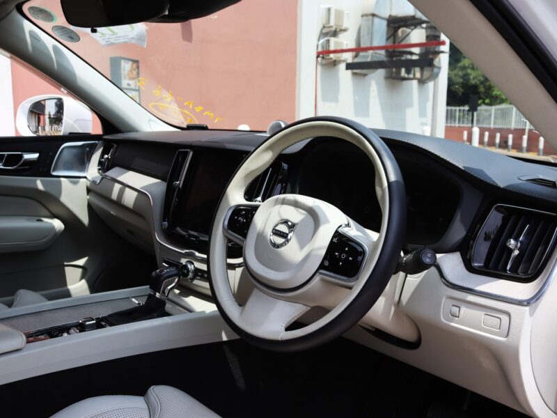 🚗 2020 VOLVO XC60 D4 INSCRIPTION – ELEGANT WHITE • 2000CC TURBO DIESEL • BOWERS & WILKINS • MASSAGE SEATS