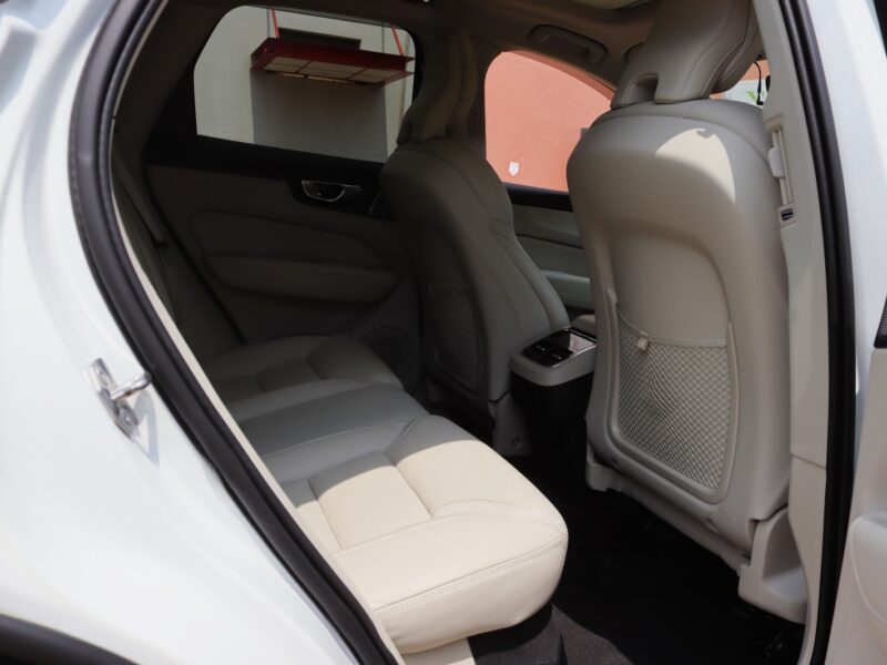 🚗 2020 VOLVO XC60 D4 INSCRIPTION – ELEGANT WHITE • 2000CC TURBO DIESEL • BOWERS & WILKINS • MASSAGE SEATS