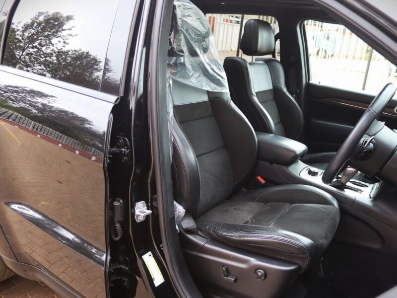 🚗 2020 JEEP GRAND CHEROKEE SUMMIT – 3600CC V6 PETROL • PANORAMIC SUNROOF • HEATED & VENTILATED SEATS