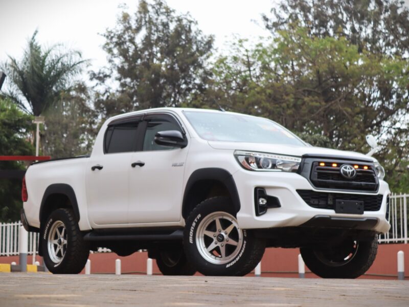 🚗 2020 TOYOTA HILUX DOUBLE CAB 4×4 – WHITE • 2400CC TURBO DIESEL • AUTOMATIC TRANSMISSION