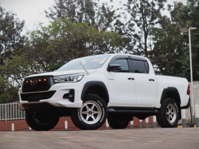 🚗 2020 TOYOTA HILUX DOUBLE CAB 4×4 – WHITE • 2400CC TURBO DIESEL • AUTOMATIC TRANSMISSION