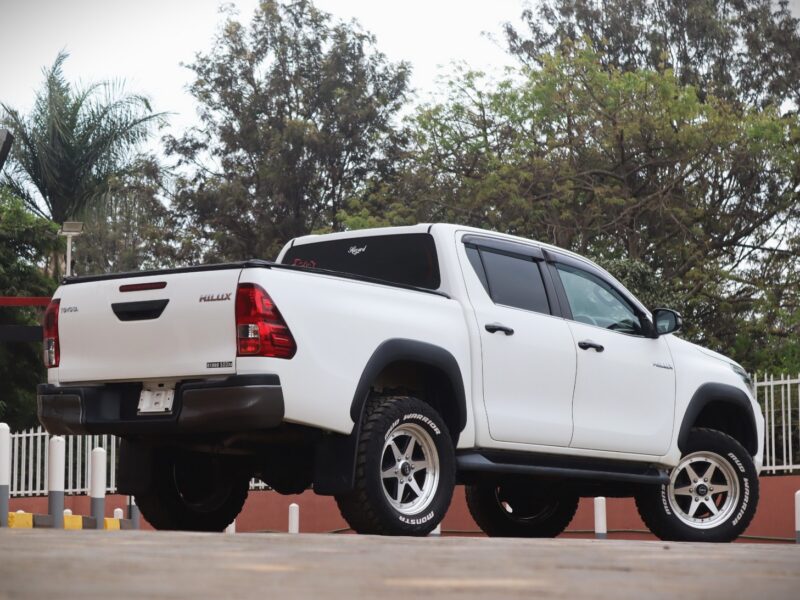 🚗 2020 TOYOTA HILUX DOUBLE CAB 4×4 – WHITE • 2400CC TURBO DIESEL • AUTOMATIC TRANSMISSION