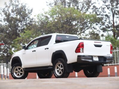 🚗 2020 TOYOTA HILUX DOUBLE CAB 4×4 – WHITE • 2400CC TURBO DIESEL • AUTOMATIC TRANSMISSION