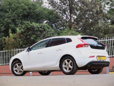 🚗 2015 VOLVO V40 T4 – WHITE • 1600CC TURBO PETROL • PREMIUM HATCHBACK