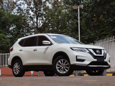 🚙 2019 NISSAN X-TRAIL – WHITE • 2000CC PETROL • PREMIUM FAMILY SUV