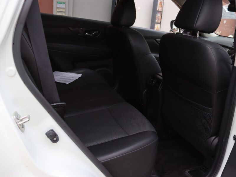 🚙 2019 NISSAN X-TRAIL – WHITE • 2000CC PETROL • PREMIUM FAMILY SUV