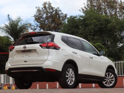 🚙 2019 NISSAN X-TRAIL – WHITE • 2000CC PETROL • PREMIUM FAMILY SUV