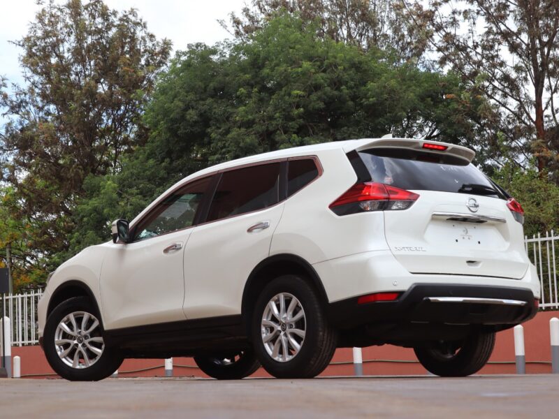 🚙 2019 NISSAN X-TRAIL – WHITE • 2000CC PETROL • PREMIUM FAMILY SUV
