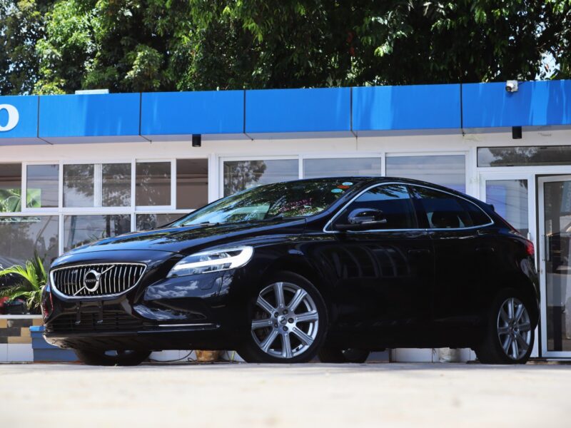 2020 Volvo V40 D4 Inscription – 2000CC Diesel Turbo | Elegant Black