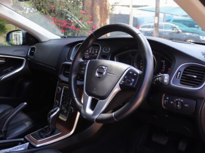 2020 Volvo V40 D4 Inscription – 2000CC Diesel Turbo | Elegant Black