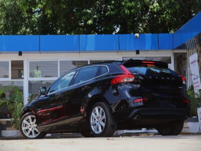 2020 Volvo V40 D4 Inscription – 2000CC Diesel Turbo | Elegant Black